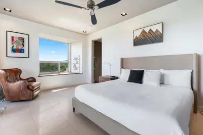 Photo 2 - Luxury 7BR Hill Country Gem With Barndominium