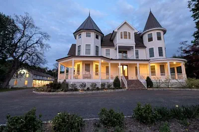 Photo 2 - Parkway House Goshen Family-Friendly Bed & Breakfast