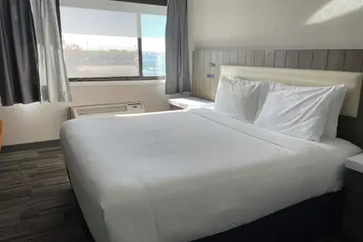 Photo 3 - Sisk Hotel