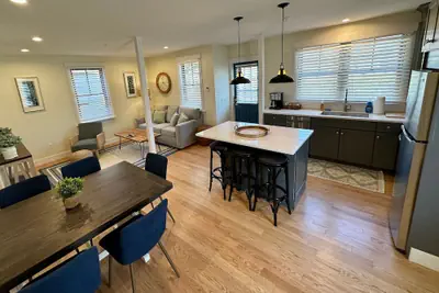 Photo 3 - Prime Location! Renovated House! 6 Bed/4 Bath