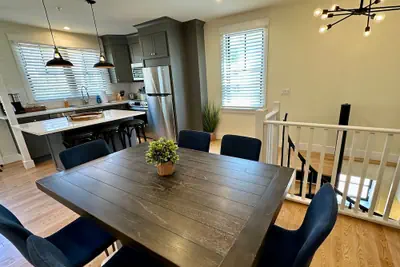 Photo 4 - Prime Location! Renovated House! 6 Bed/4 Bath