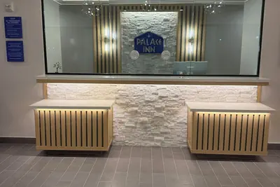 Photo 3 - Palace Inn Blue 290 W 43rd & Bingle Rd