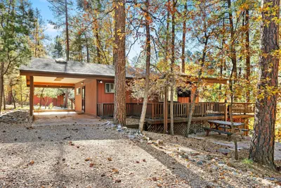 Photo 5 - Ponderosa Hideaway 4-br Cabin Mtn View Trails Brbq