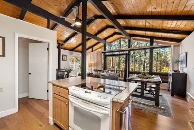 Photo 2 - Ponderosa Hideaway 4-br Cabin Mtn View Trails Brbq