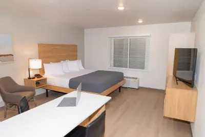 Photo 2 - LivAway Suites Phoenix-Glendale