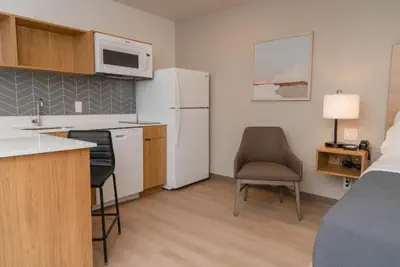 Photo 4 - LivAway Suites Phoenix-Glendale