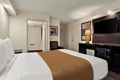Photo 3 - The Point Hotel