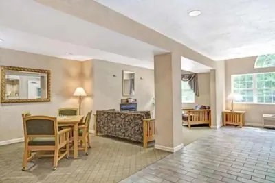 Photo 4 - Sturbridge Plaza Hotel
