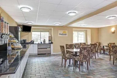 Photo 5 - Sturbridge Plaza Hotel