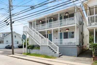 Photo 2 - Seaside Suites