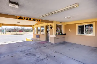 Photo 4 - Western Inn by Capital O Cleburne TX