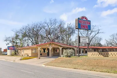 Photo 2 - Western Inn by Capital O Cleburne TX