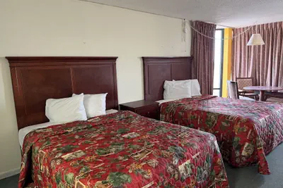 Photo 4 - South Shores Motel