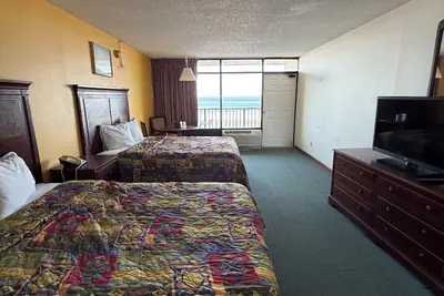 Photo 3 - South Shores Motel