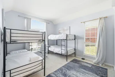 Photo 3 - Bright & Cozy 4BR Home