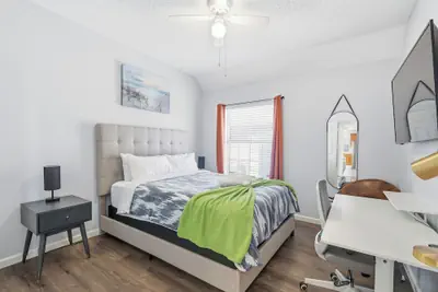 Photo 5 - Bright & Cozy 4BR Home