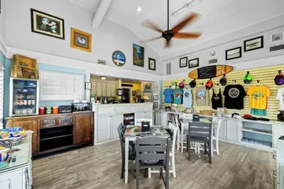 Photo 3 - Paradise inn