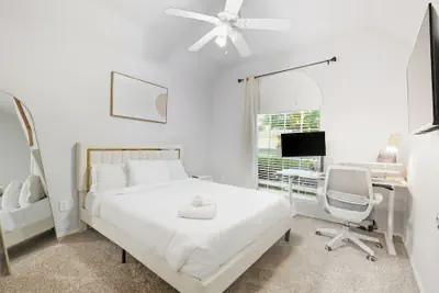 Photo 3 - Lux Cozy 5B2B Home for Families