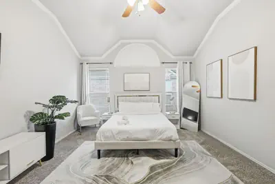 Photo 5 - Lux Cozy 5B2B Home for Families