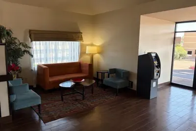 Photo 4 - Sky Harbor Airport Inn