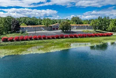 Photo 2 - Fox Lakeview Lodge