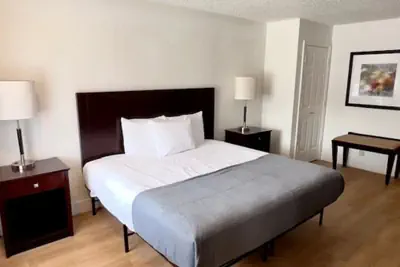 Photo 3 - Airport Inn
