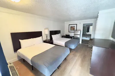 Photo 5 - Airport Inn
