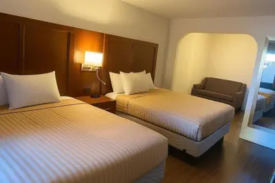 Photo 4 - Valley Inn