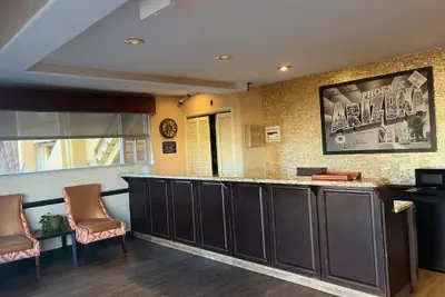 Photo 2 - Valley Inn