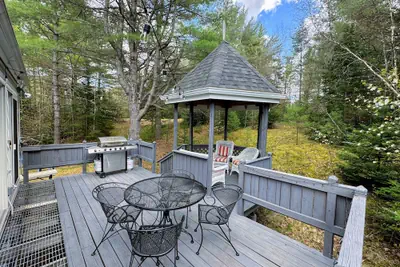 Photo 3 - 43tv Peaceful Retreat in the White Mountain, Fireplace, Fire Pit, Large Yard, Wifi, AC