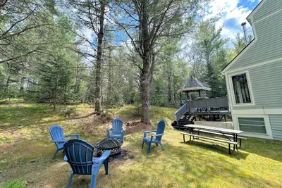 Photo 4 - 43tv Peaceful Retreat in the White Mountain, Fireplace, Fire Pit, Large Yard, Wifi, AC