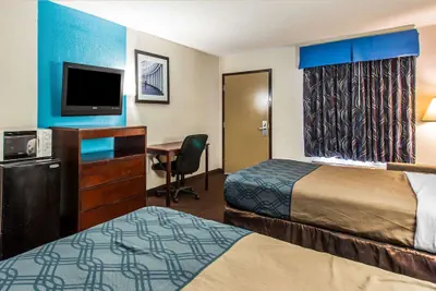 Photo 5 - Economy Inn