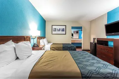 Photo 4 - Economy Inn