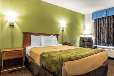 Photo 3 - Economy Inn