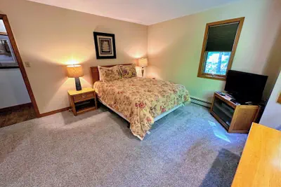 Photo 4 - Fc44 Renovated 3bed 3bath Forest Cottage AC, Views, Yard, Fast Wifi Walk to Skiing!