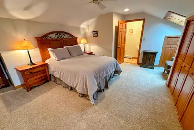 Photo 2 - Fc44 Renovated 3bed 3bath Forest Cottage AC, Views, Yard, Fast Wifi Walk to Skiing!