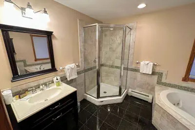 Photo 5 - Spacious Private Home - Al132