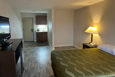 Photo 4 - Economy Inn of Reading