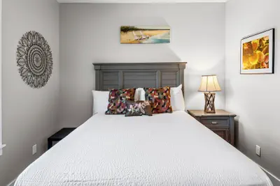 Photo 4 - 2BR Near Gulf Place w/ Pool, Grill + Free Tickets: Dolphin Cruise & More!