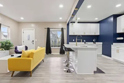Photo 4 - Modern Comfort Downtown Indy Stylish 3BR Getaway