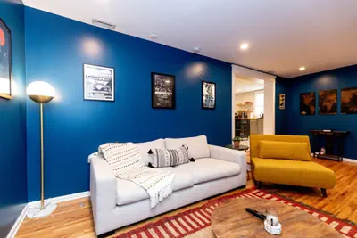 Photo 2 - Casa Azul: King Bedsclose to Broadwayhot Tub!