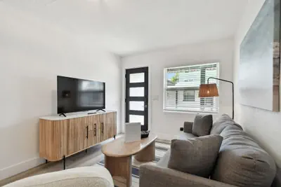Photo 2 - New Treasure Island Gem - Unit 3