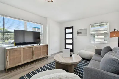 Photo 3 - Stylish Treasure Island Getaway - Unit 8