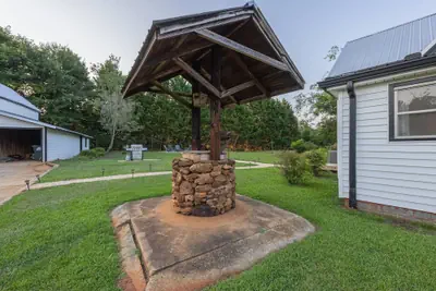 Photo 5 - The Bulldog Farmhouse - 100+ Year old Home