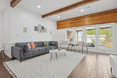 Photo 4 - Gorgeous 4BR Home With Huge Yard, Pool