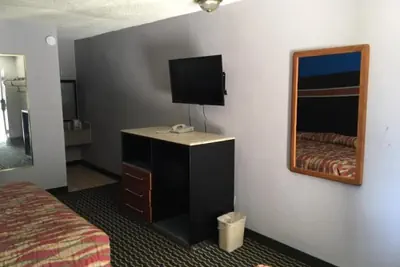 Photo 5 - Fulton Inn Motel