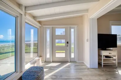 Photo 3 - Sunrise Cottage Direct Oceanfront House