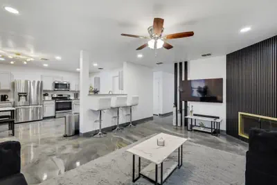 Photo 5 - Elite 5BR Home With Game Room, Hot Tub, & Sauna