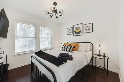 Photo 5 - Glamorous 4BR 2B Home With Pool, Game Room & Fire Pit