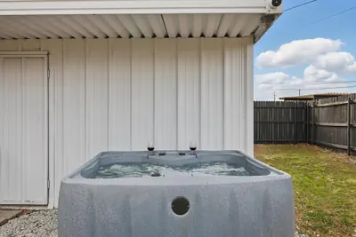 Photo 4 - Modern 4BR 2BA Home With Hot Tub-grill & Huge Yard